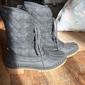 Women's Quilted Lace-Up Boots - Black